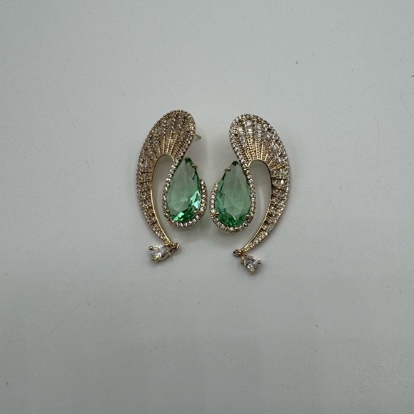 18k Emerald Talay Earrings - Picture 3 of 9